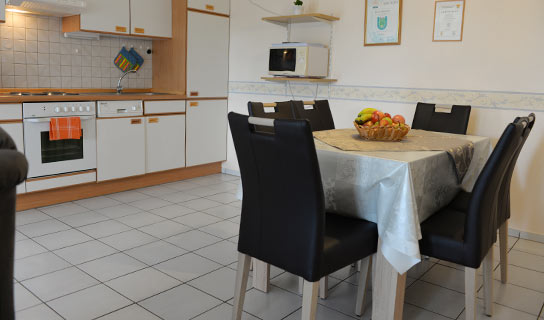 Barrierearme Ferienwohnung 3 in Haselünne: 87 m² für bis zu 5 Personen mit viel Platz, Terrasse und komfortabler Ausstattung auf dem Ferienhof Niemann im Emsland.